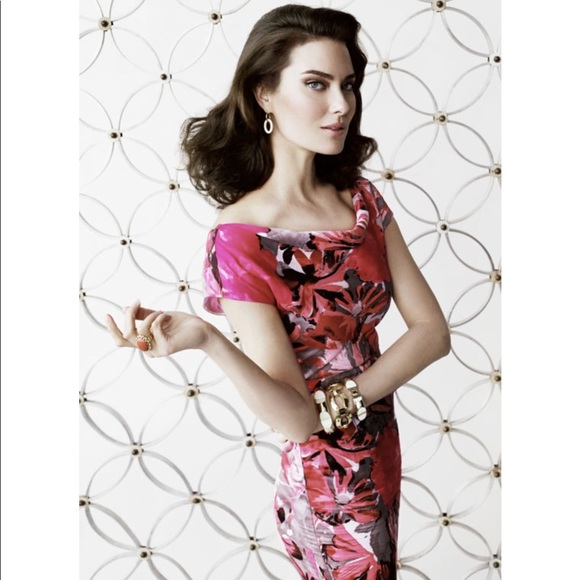 Banana Republic Dresses & Skirts - Banana Republic Mad Men Joan Wiggle  sheath dress